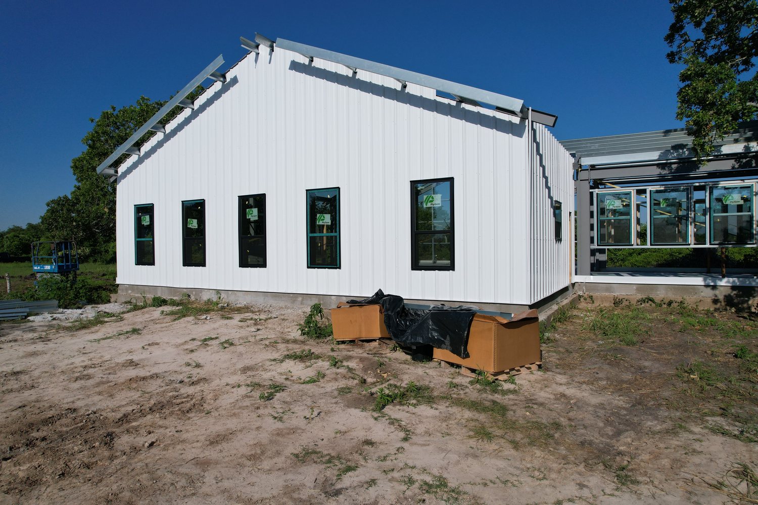 Aerial view of the framing and erection phase of an existing steel building renovation by Muleshoe Buildings in Houston, TX