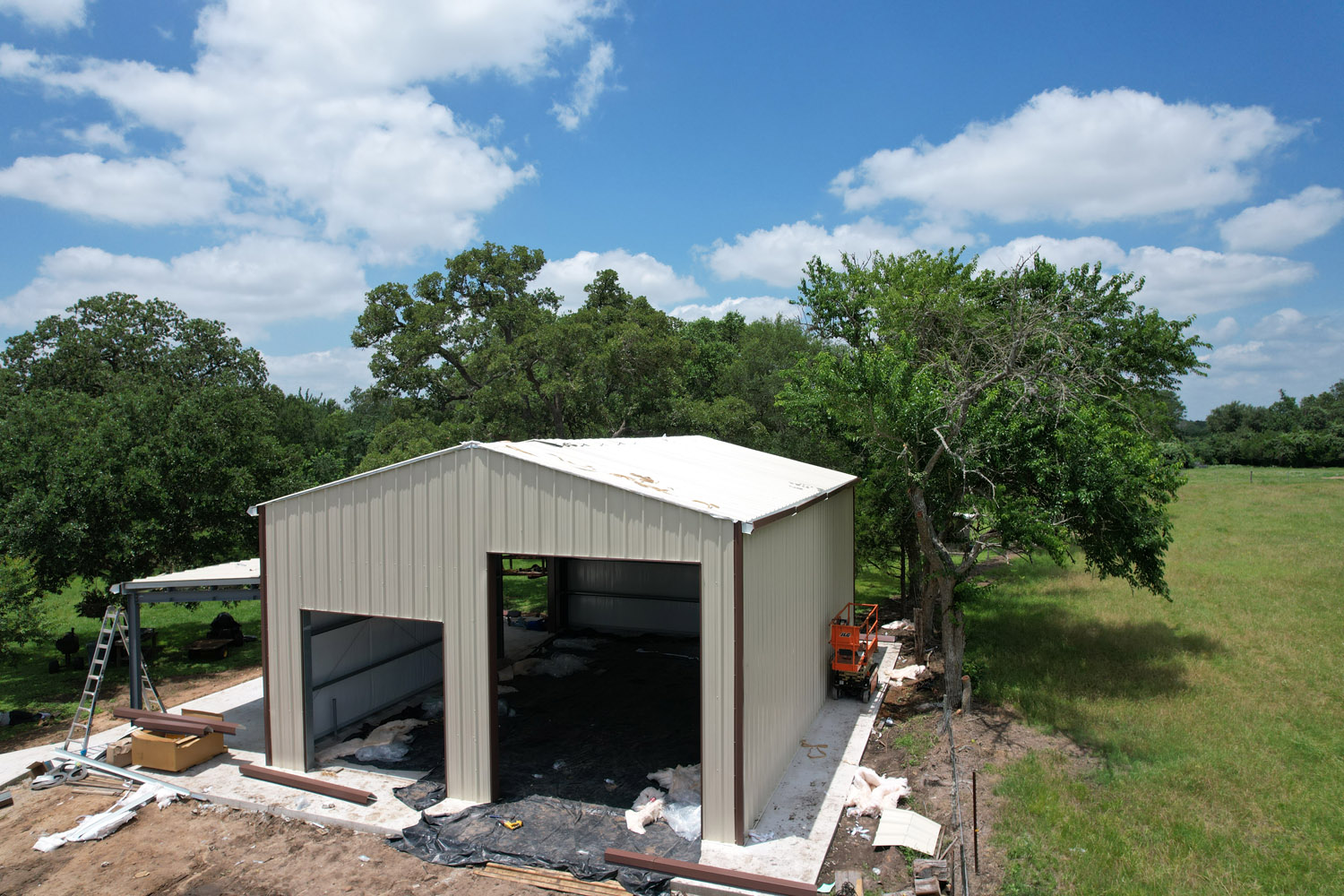 muleshoe-buildings-before-cleanup-metal-shop-construction-progress