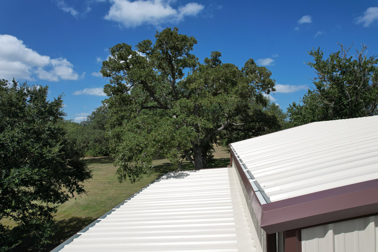muleshoe-buildings-metal-building-custom-canopy-roof-weimar-tx