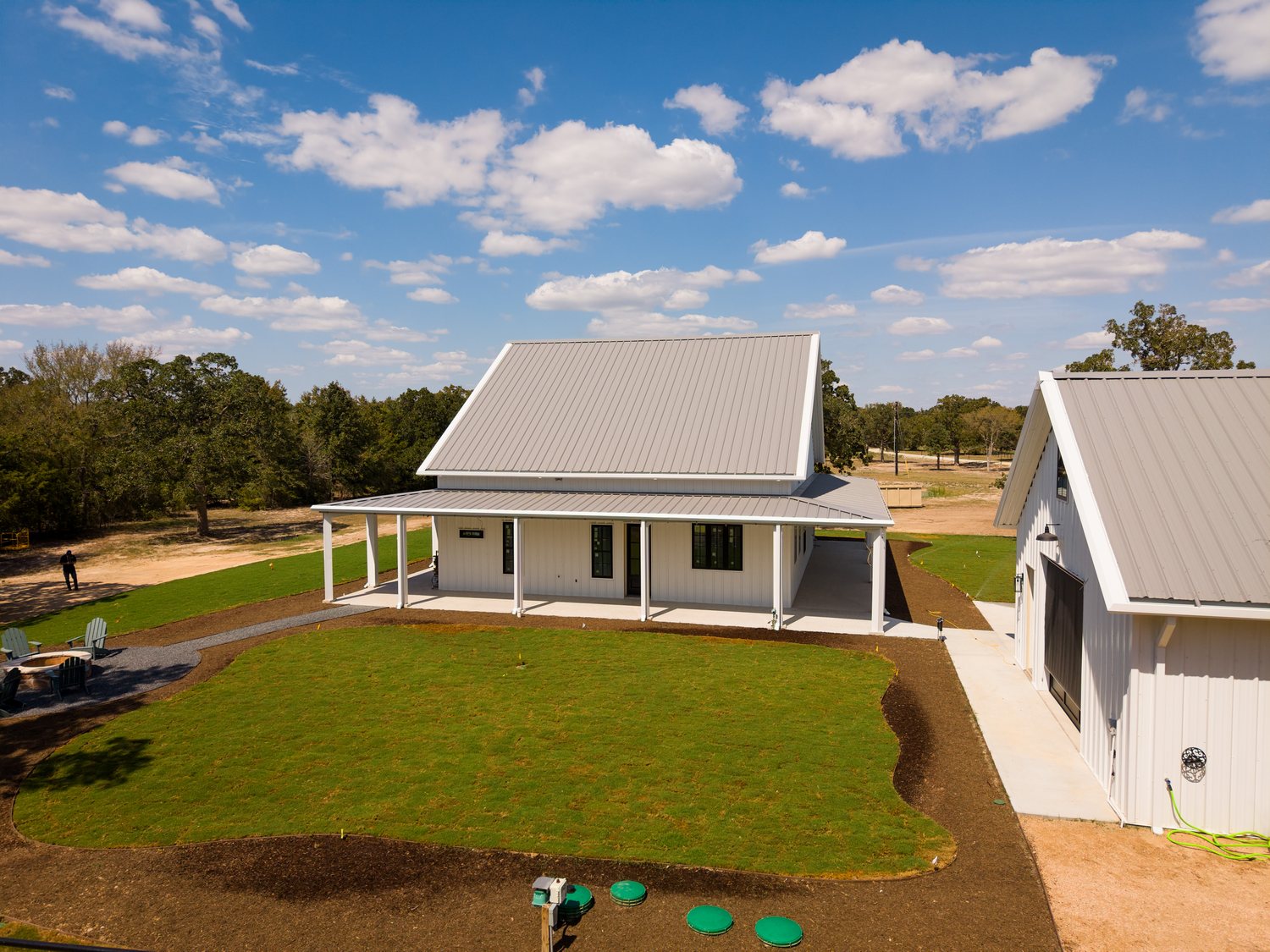anderson-tx-barndominium-front-lawn-detached-shop