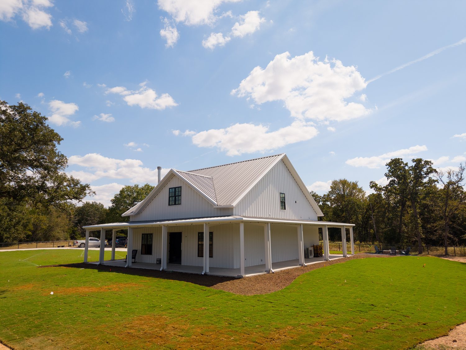 anderson-tx-barndominium-side-porch-view