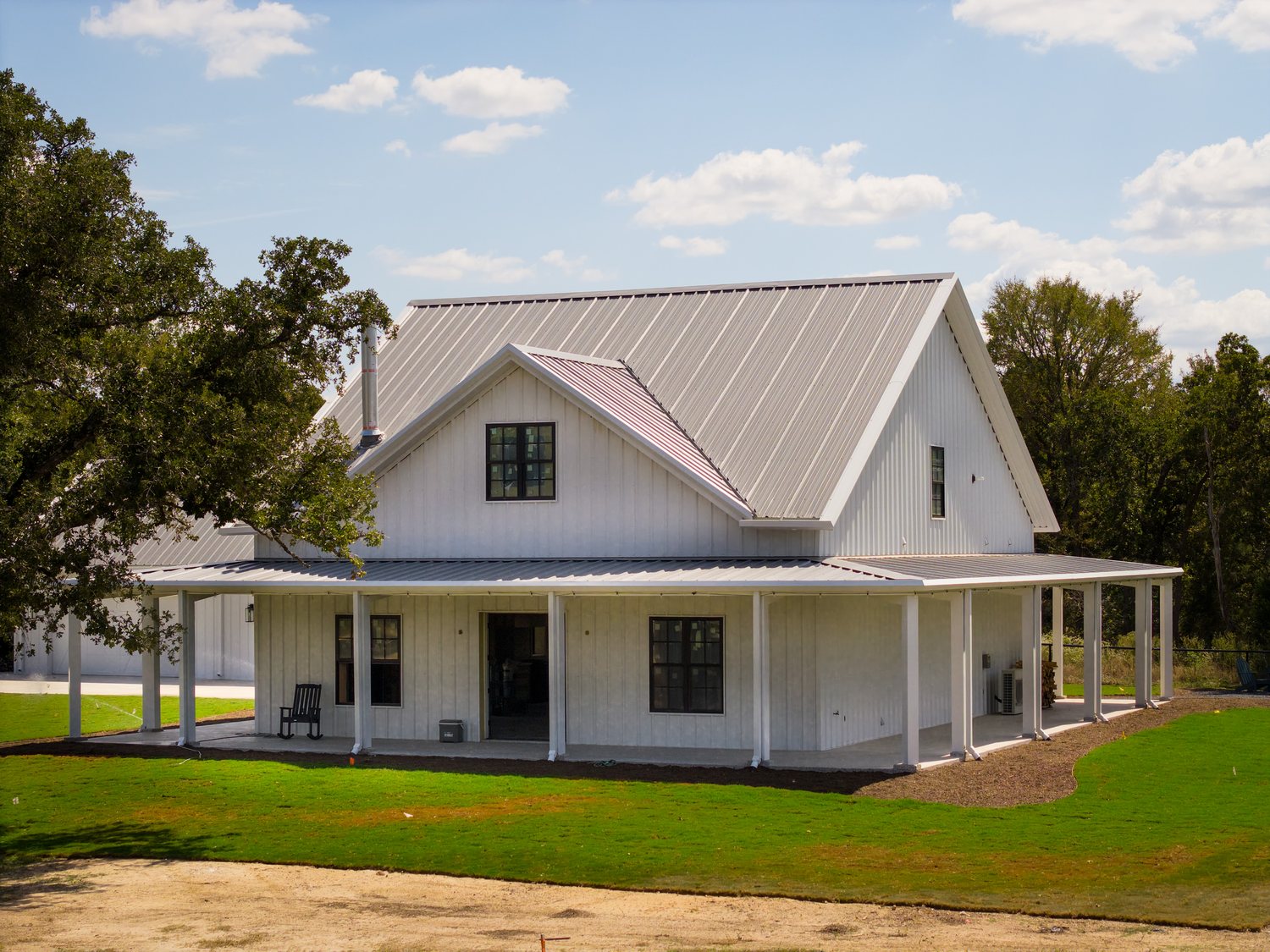anderson-tx-barndominium-wraparound-porch