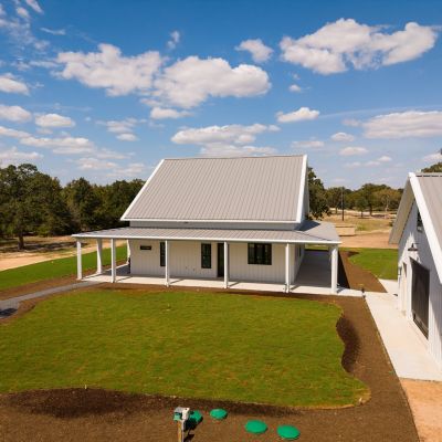 anderson-tx-barndominium-front-lawn-detached-shop