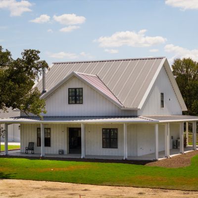 anderson-tx-barndominium-wraparound-porch