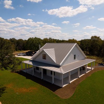 anderson-tx-barndominium-elevated-porch-view