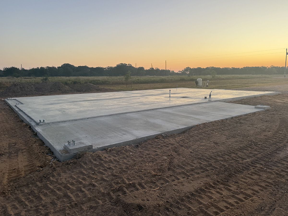 30x50x14-barndominium-roll-up-door-front-view-columbus-tx-7