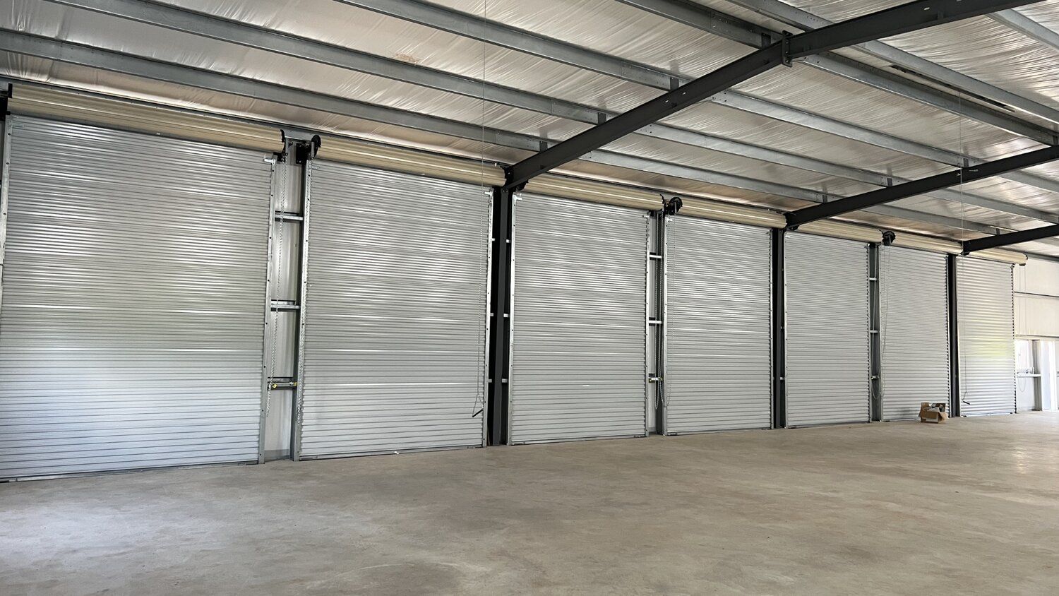 40x100x16-commercial-service-facility-interior-overhead-doors-columbus-tx