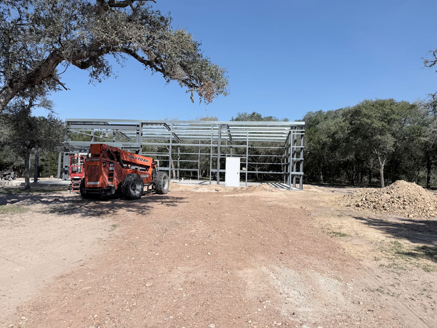 barndominium-steel-structure-before-roof-panels