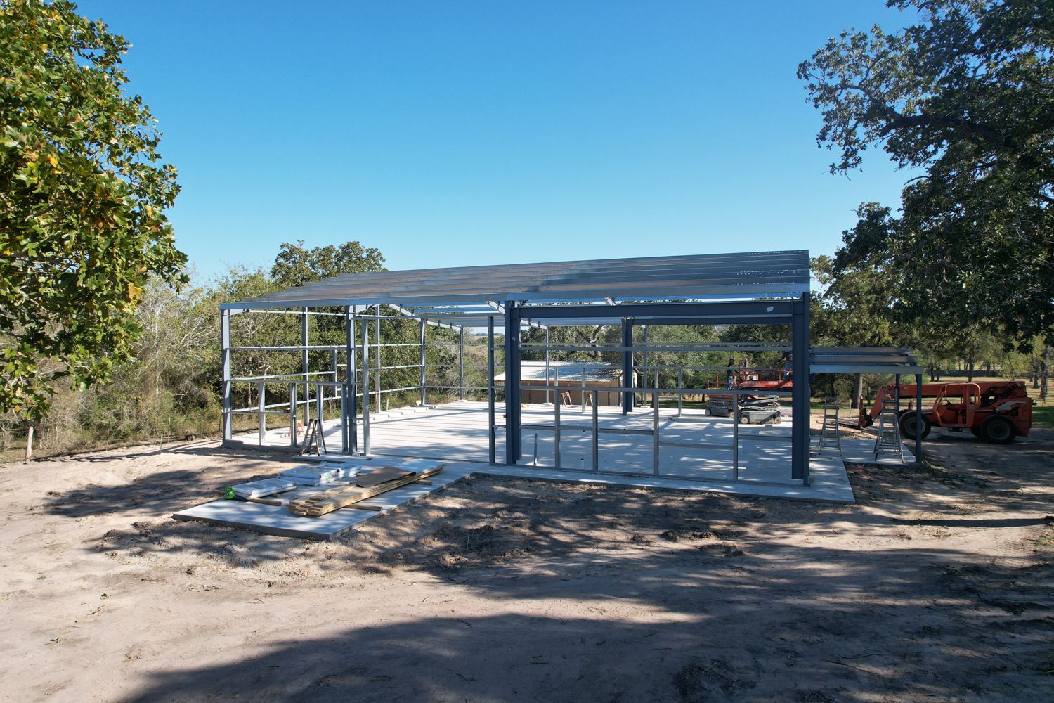 44x62-metal-building-frame-installation-wide-view