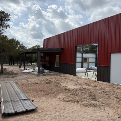 texas-ranch-barndominium-with-covered-porch