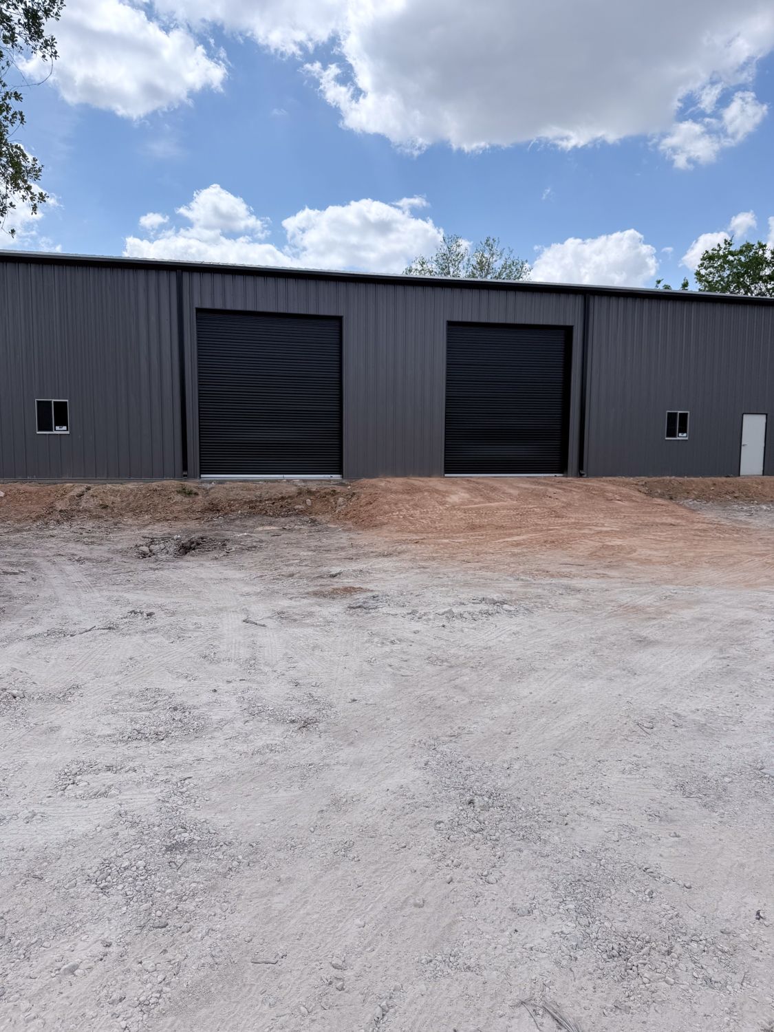 50x100-metal-building-rosenberg-tx-rolling-doors