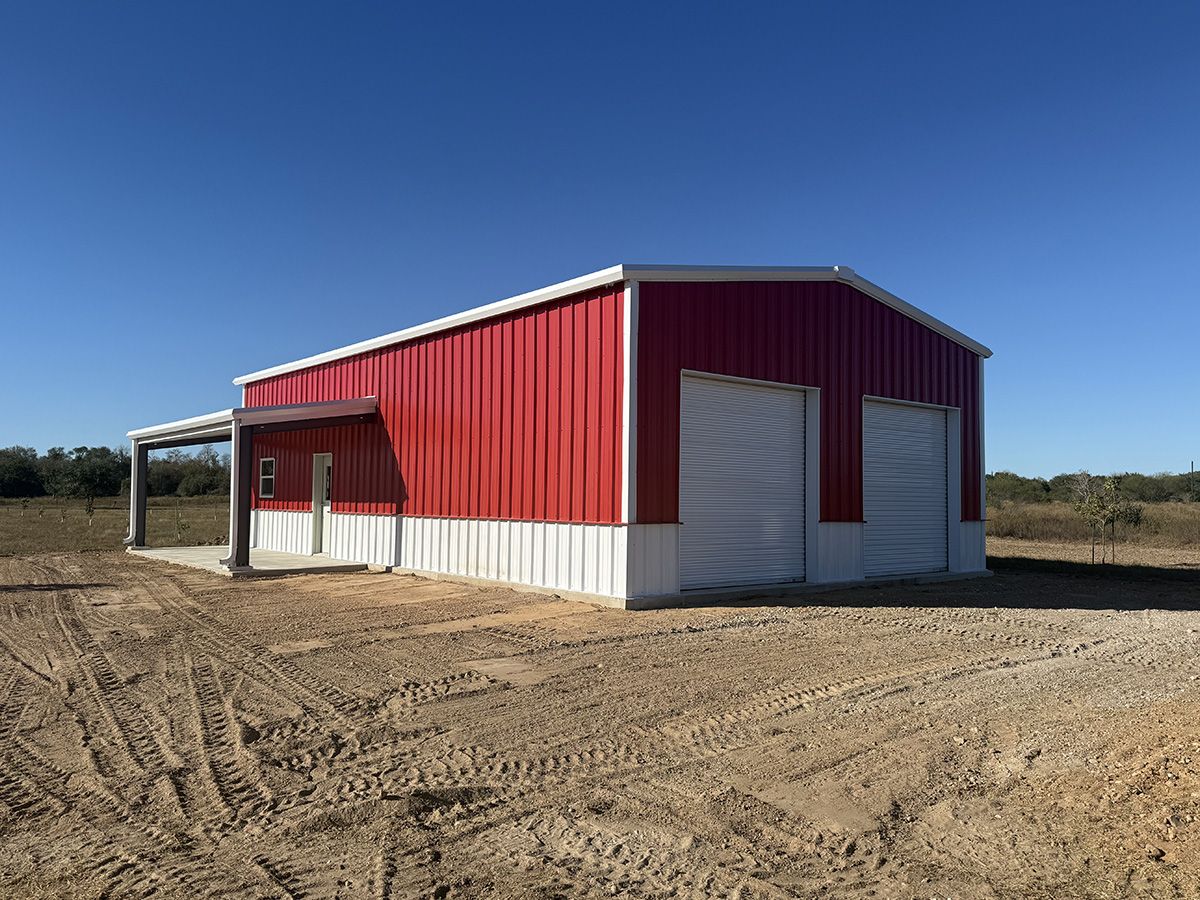 30x50x14-barndominium-roll-up-door-front-view-columbus-tx-6