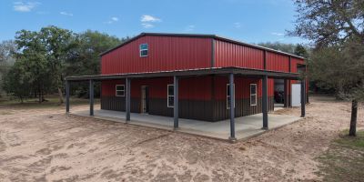 Completed 40x60 ranch barndominium by Muleshoe Buildings in Hallettsville, TX