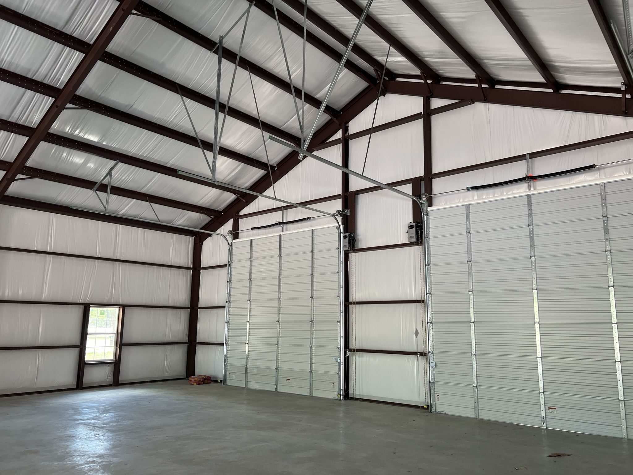 insulated-metal-building-with-two-roll-up-doors