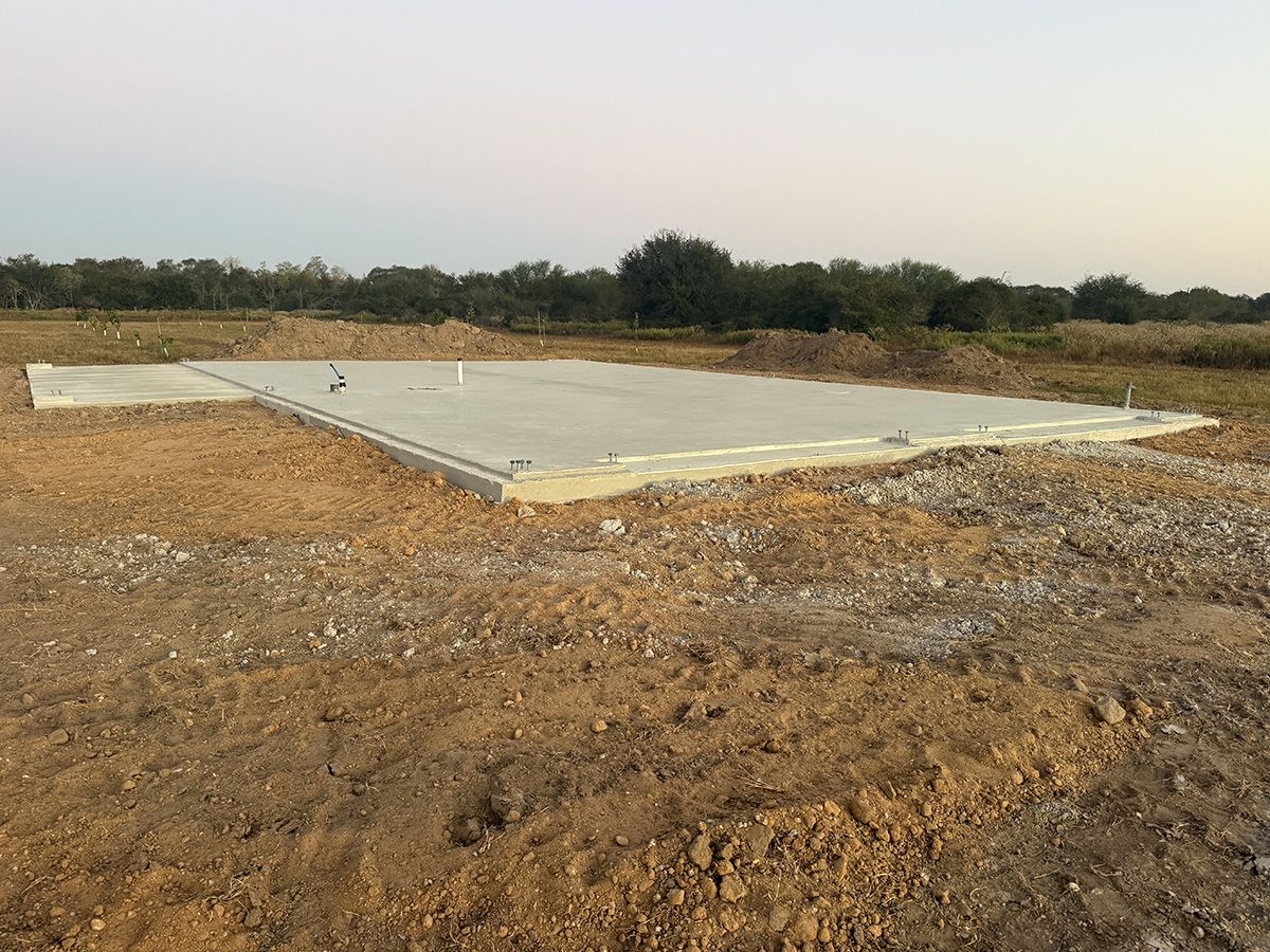 30x50x14-barndominium-roll-up-door-front-view-columbus-tx-2