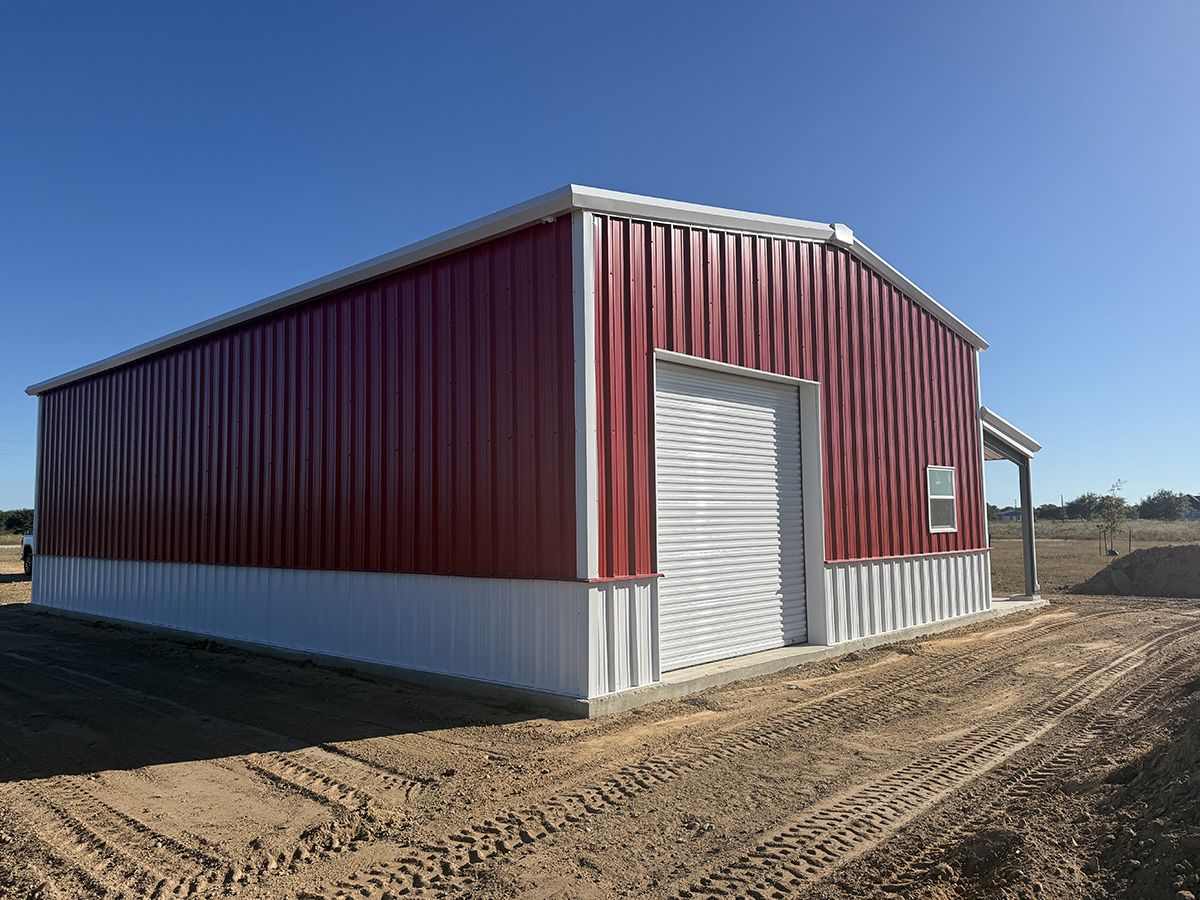 30x50x14-barndominium-roll-up-door-front-view-columbus-tx-8