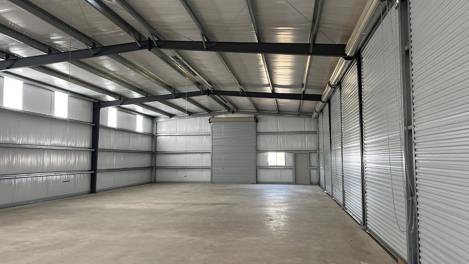 40x100x16-commercial-service-facility-finished-interior-columbus-tx