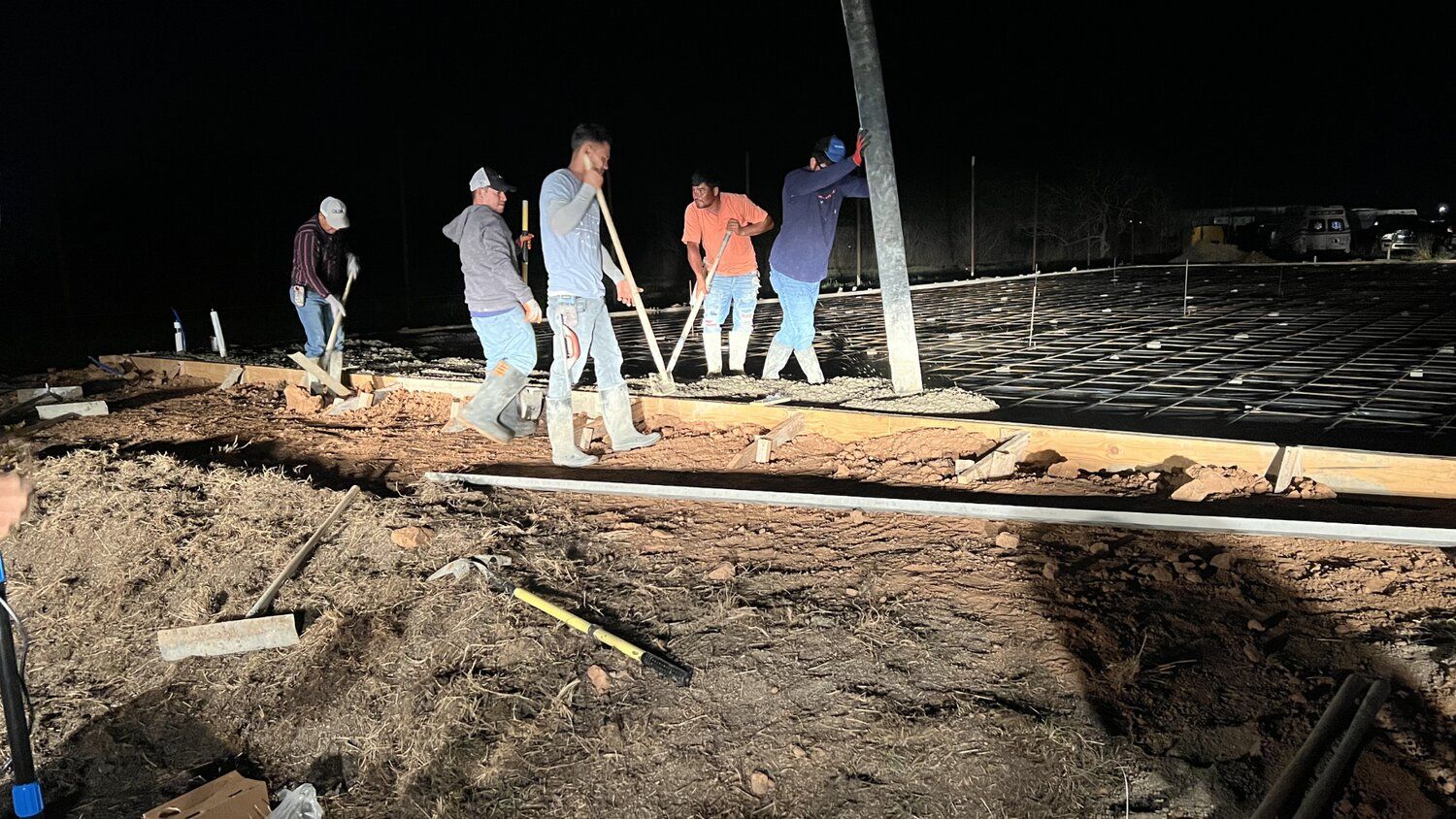 40x100x16-commercial-service-facility-night-concrete-finishing-columbus-tx