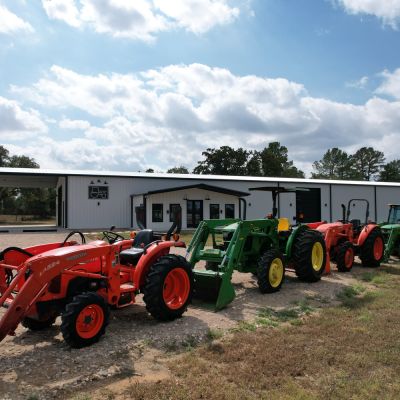 50x235-metal-building-equipment-facility-columbus-tx-tractors