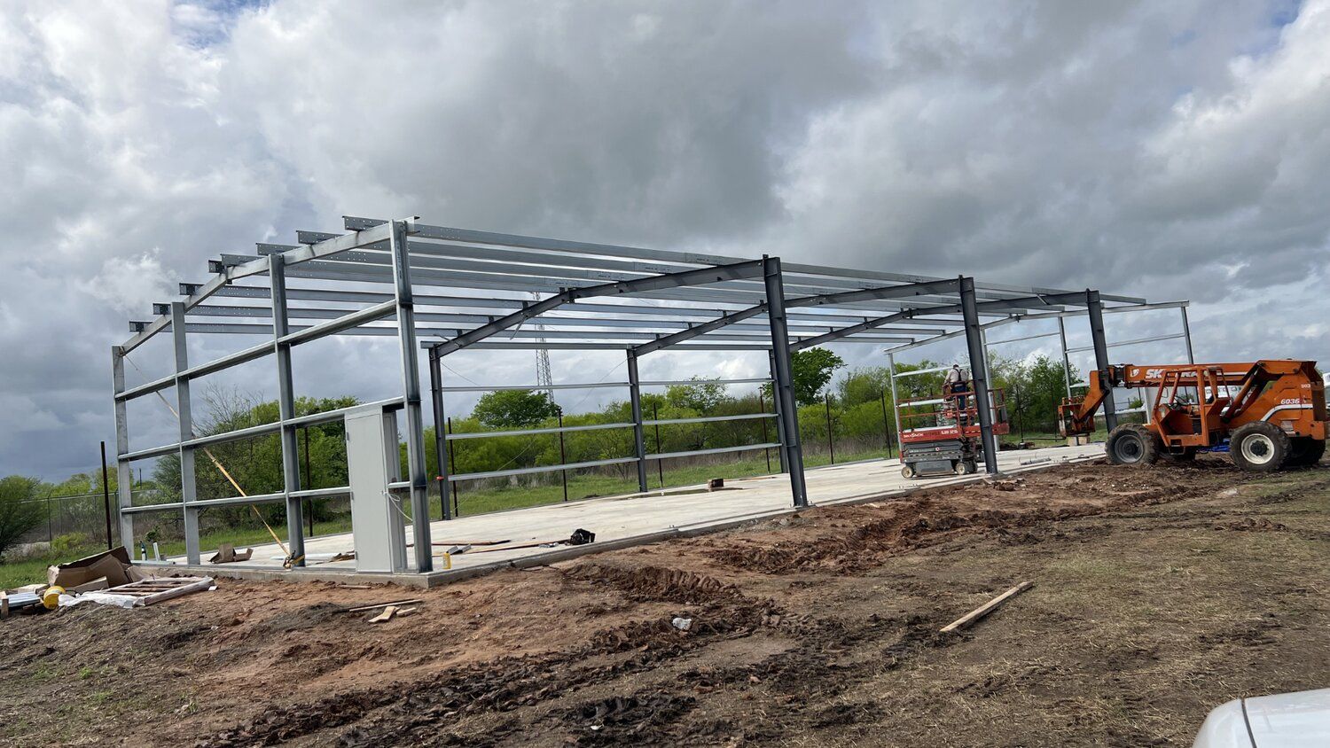 40x100x16-commercial-service-facility-steel-framing-columbus-tx