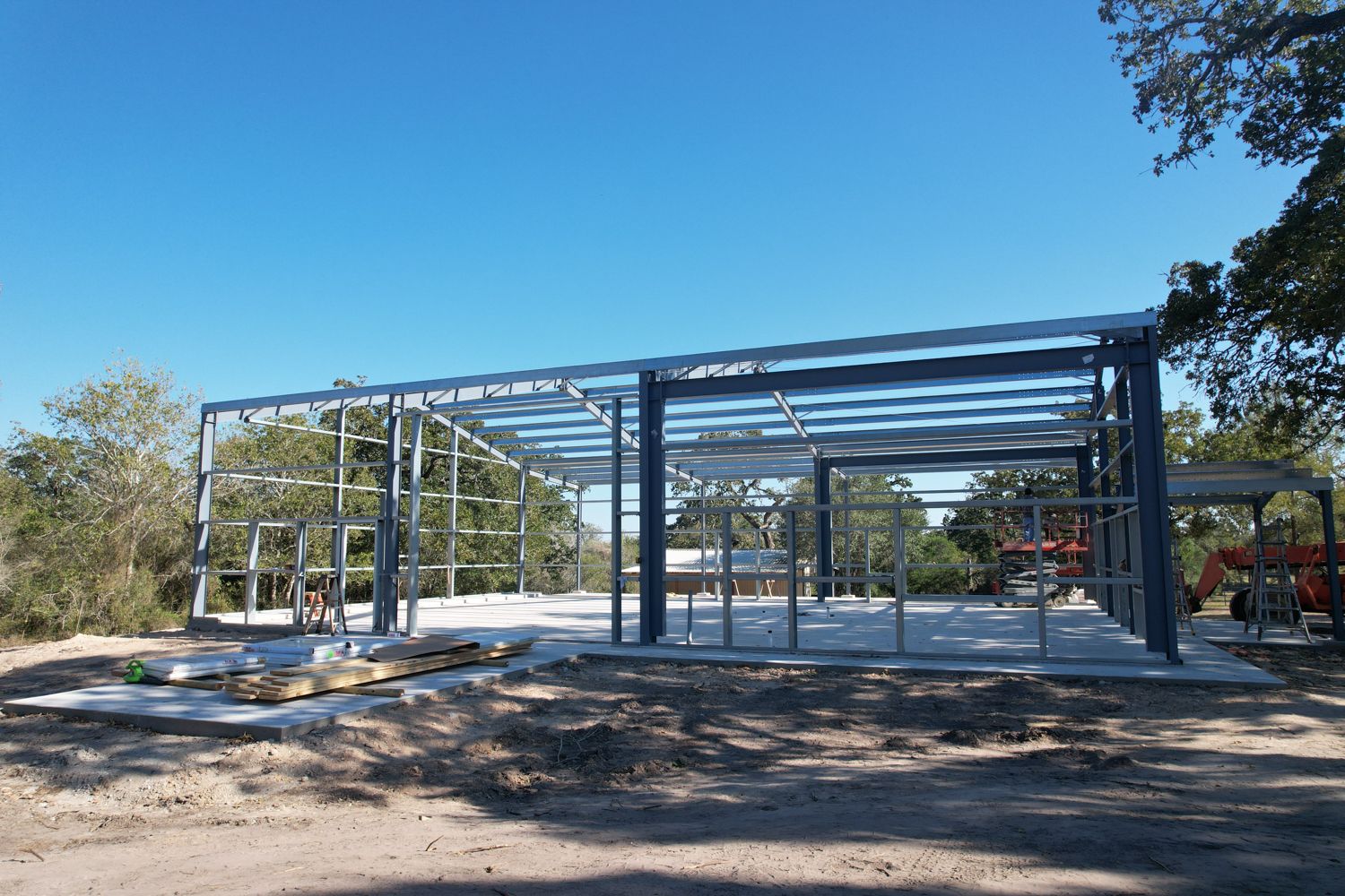 pre-engineered-office-building-structural-frame-progress
