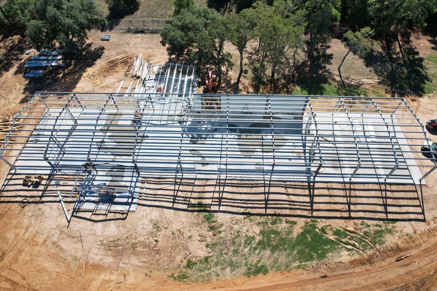 metal-building-frame-erection-wide-view-columbus-tx
